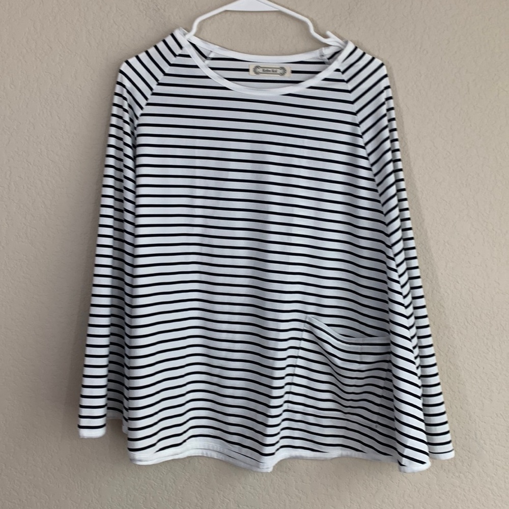 NWOT 2pc Kefee Kol Striped Nursing Caplet w/bag
